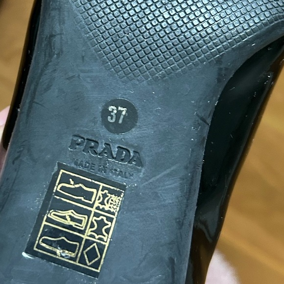 Prada Vintage  Women's Black Patent leather Pump Kitten Heels Size 37 - Picture 9 of 10